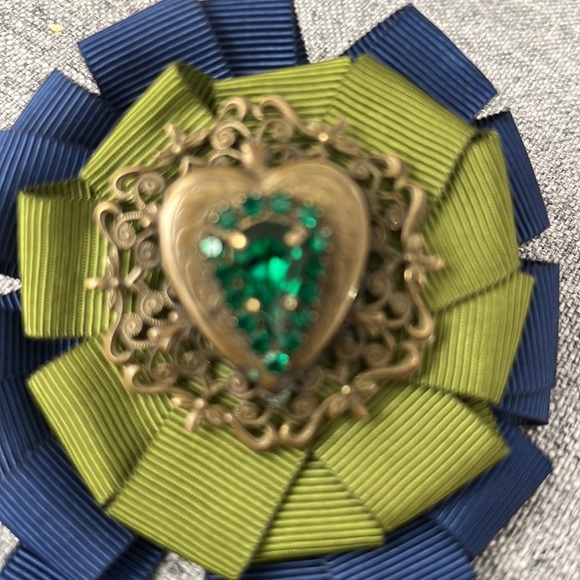 Beautiful Swarovski Parisian brooch with Swarovski Crystal - Picture 3 of 5